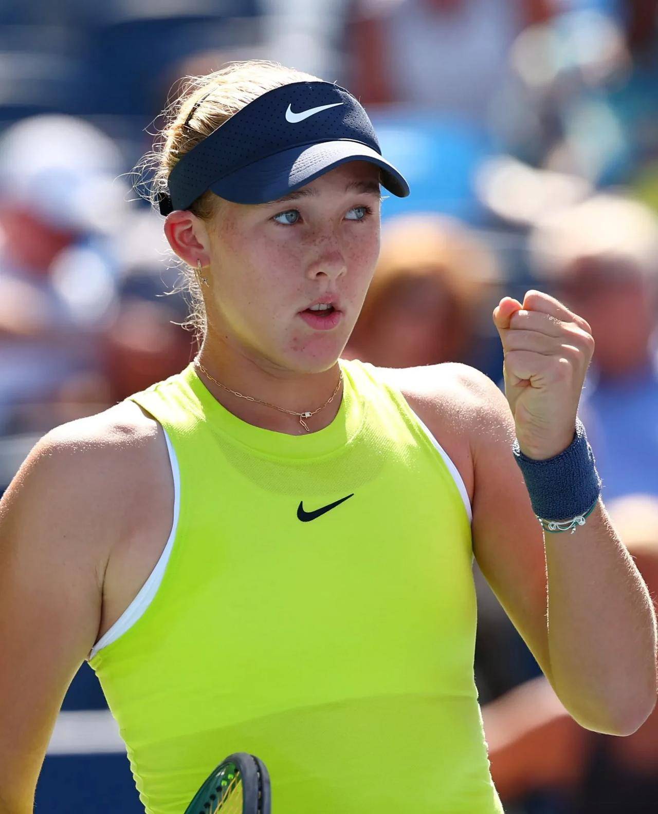 景与数据要 景与数据要